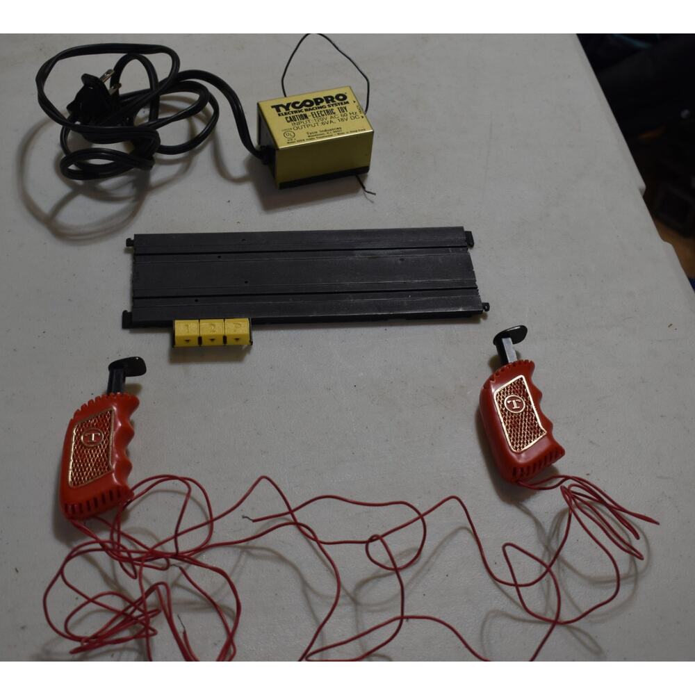 Tyco 8710 Terminal Track, 2 Thumb Controllers, 910 J Power Pack